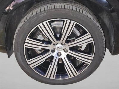 2020 Volvo XC90 T6 AWD Momentum 6 Passenger