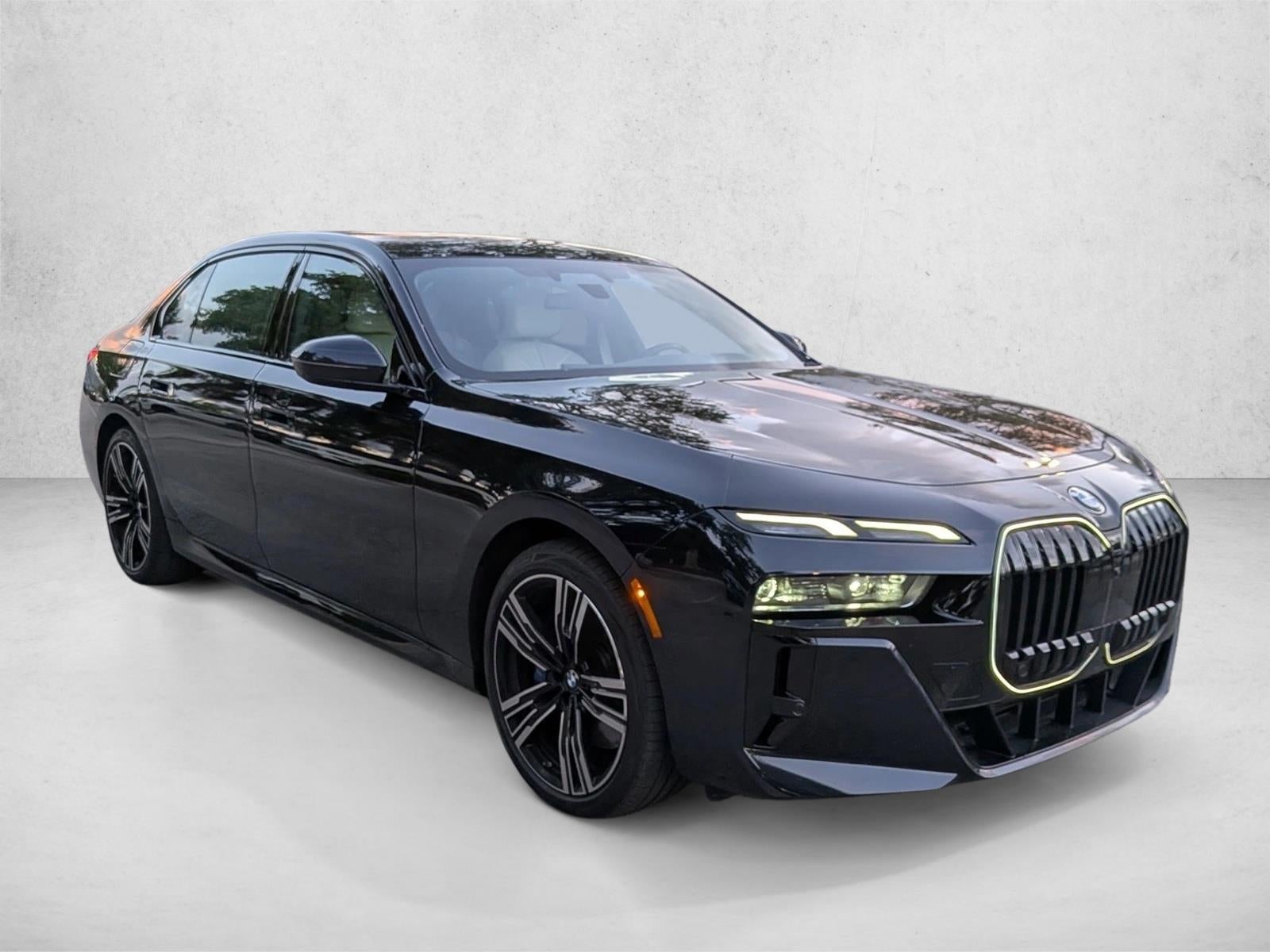 2025 BMW 740i Sedan