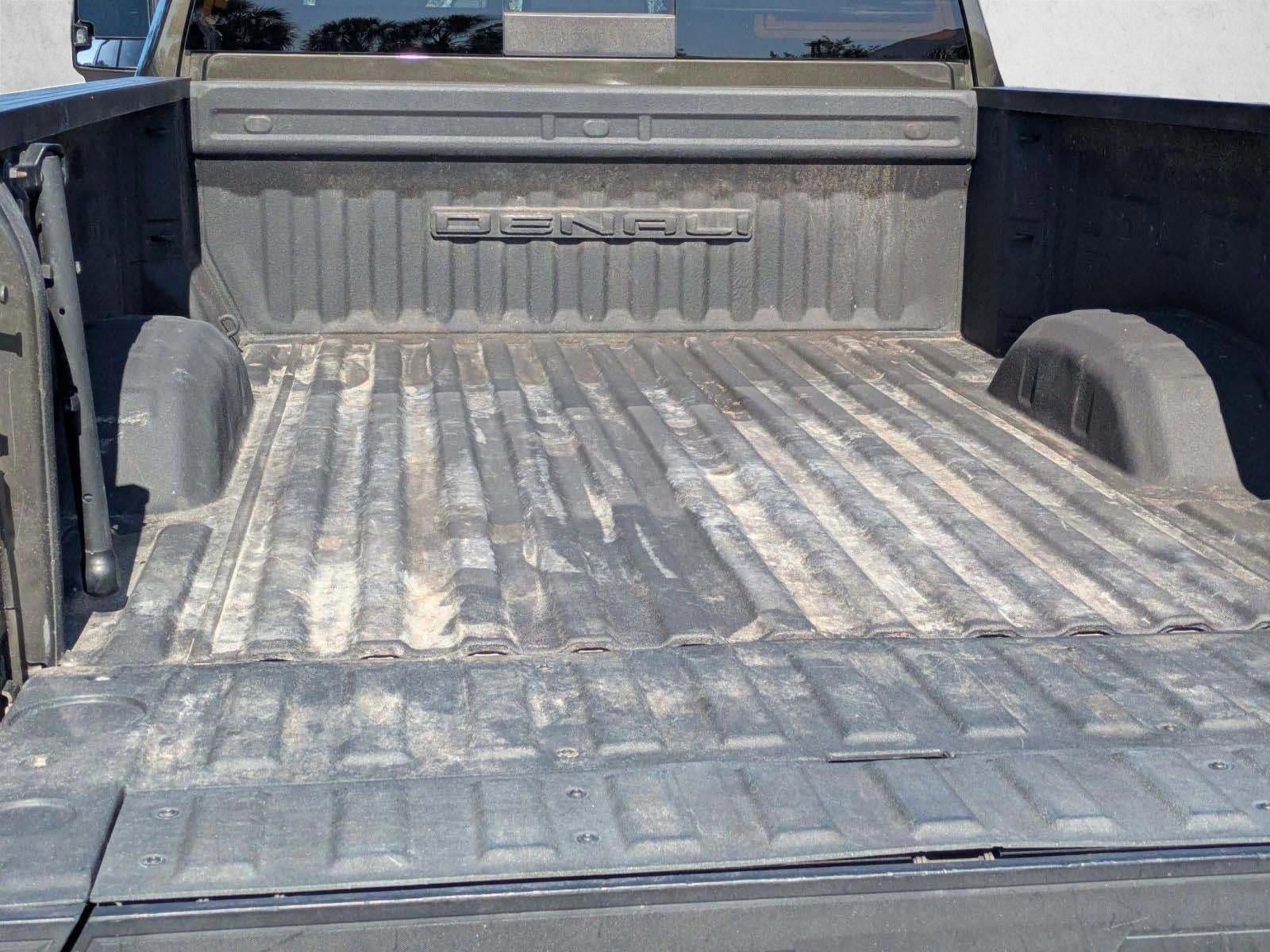 2022 GMC Sierra 3500HD Crew Cab Standard Box 4-Wheel Drive Denali