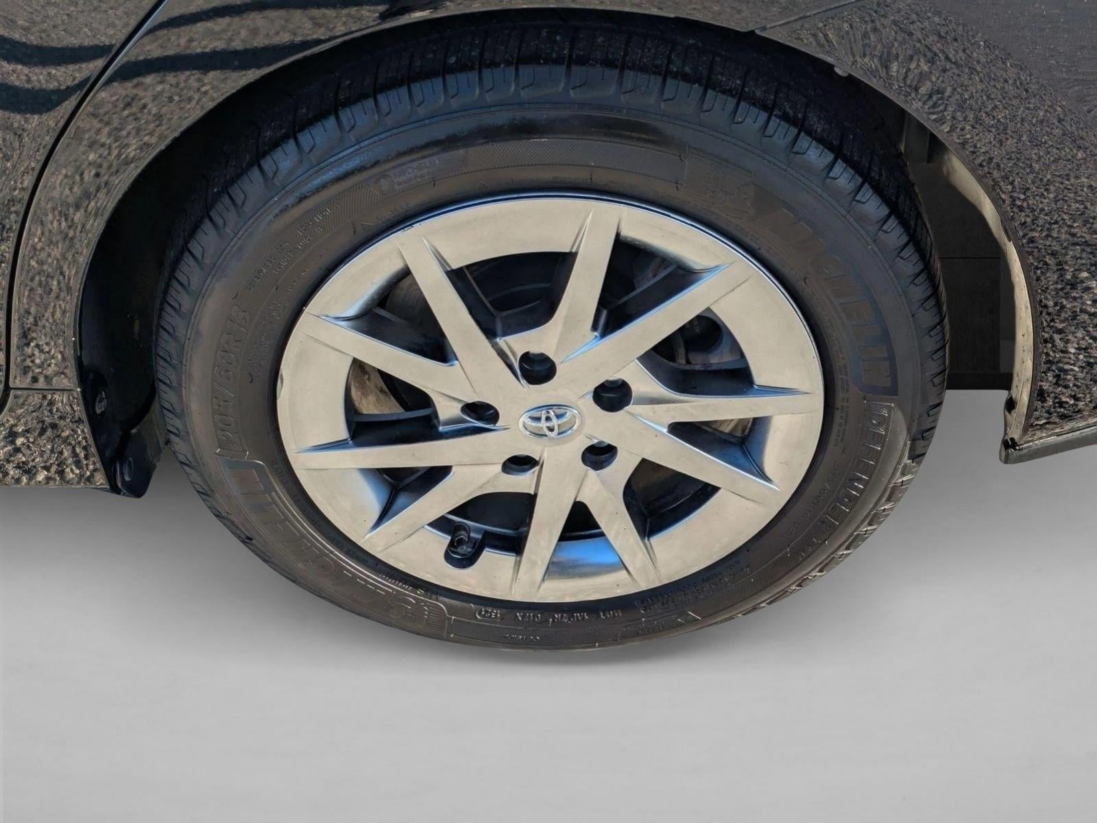 2017 Toyota Prius v Four (Natl)