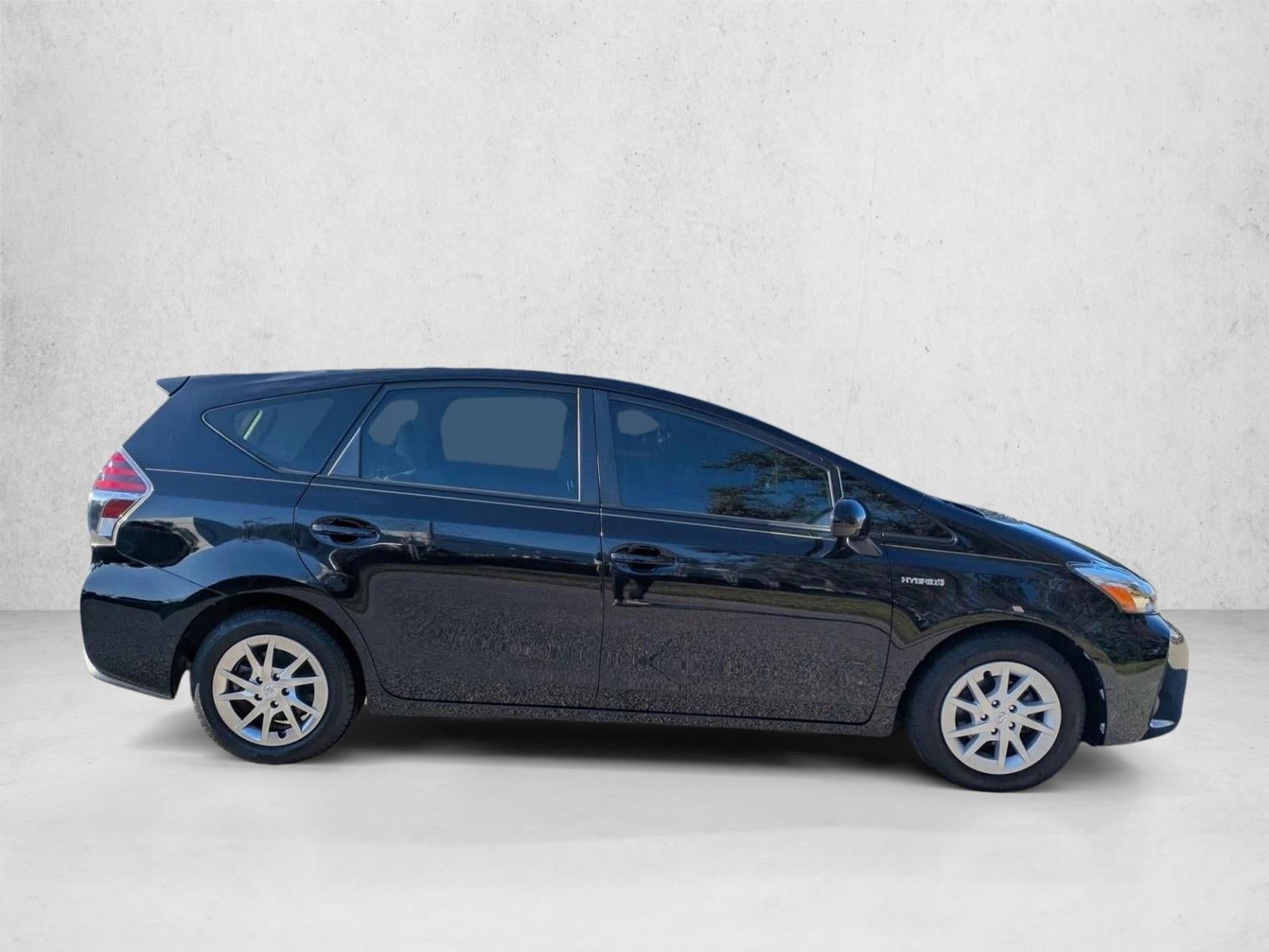 2017 Toyota Prius v Four (Natl)