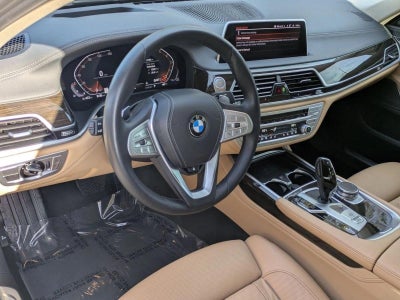 2022 BMW 740i Sedan