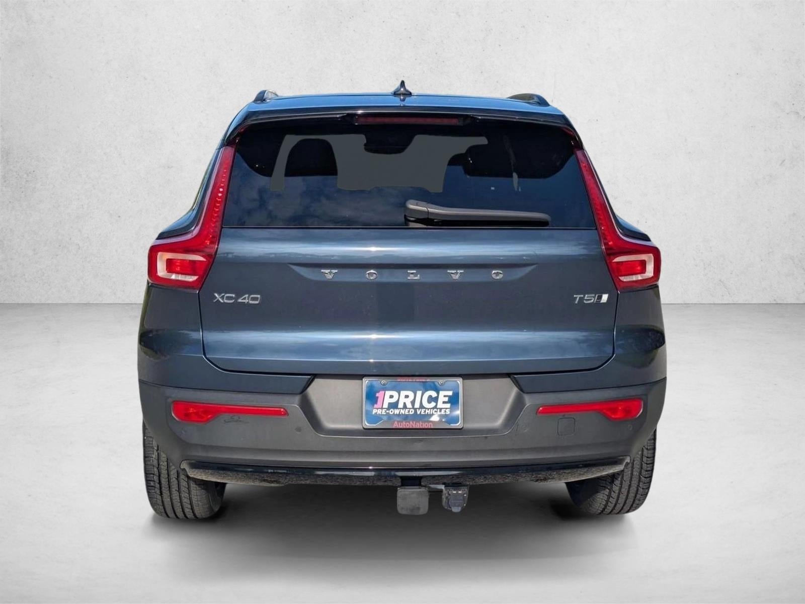 2022 Volvo XC40 T5 AWD R-Design