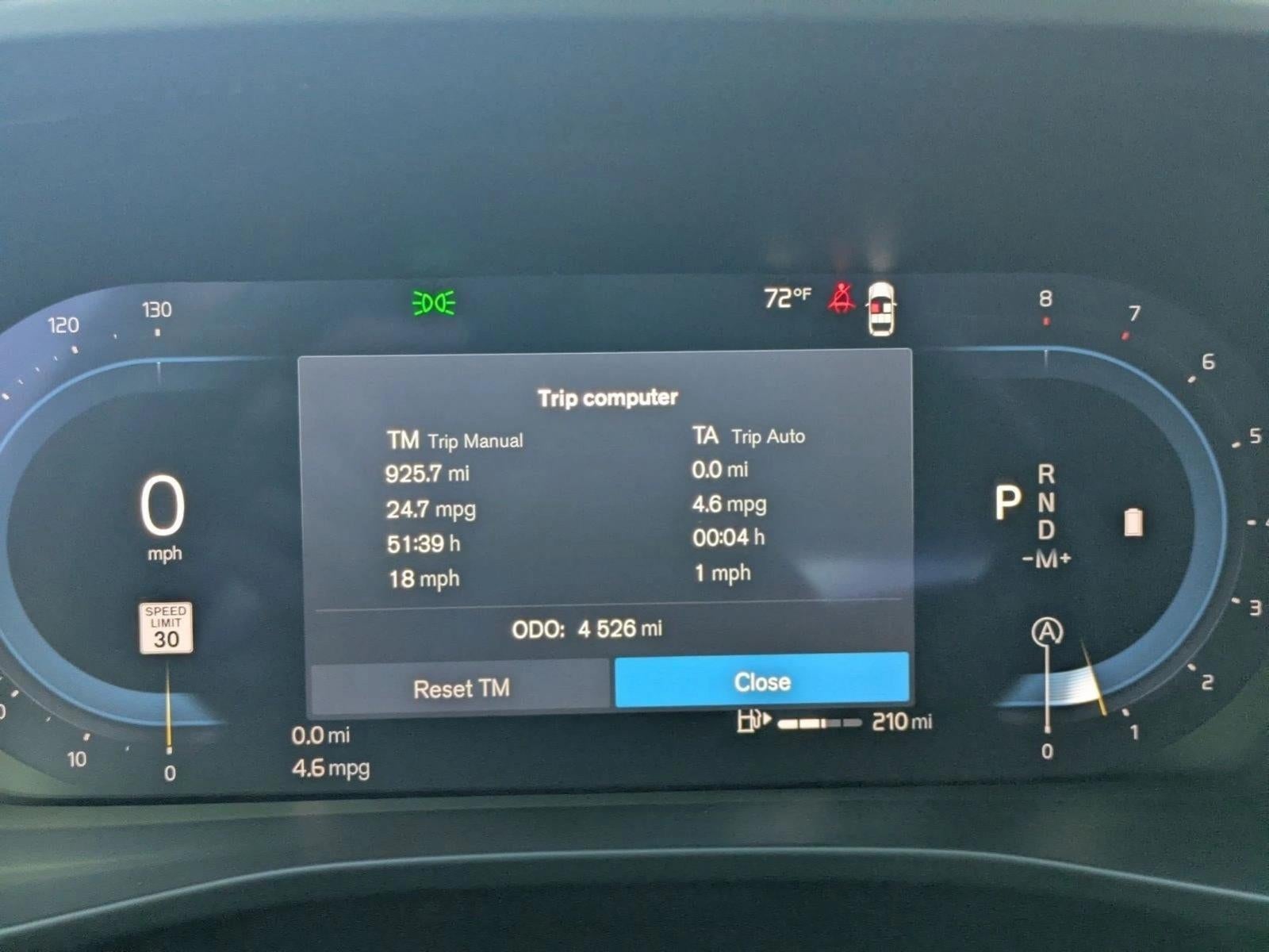 2025 Volvo XC40 B5 AWD Core Bright Theme