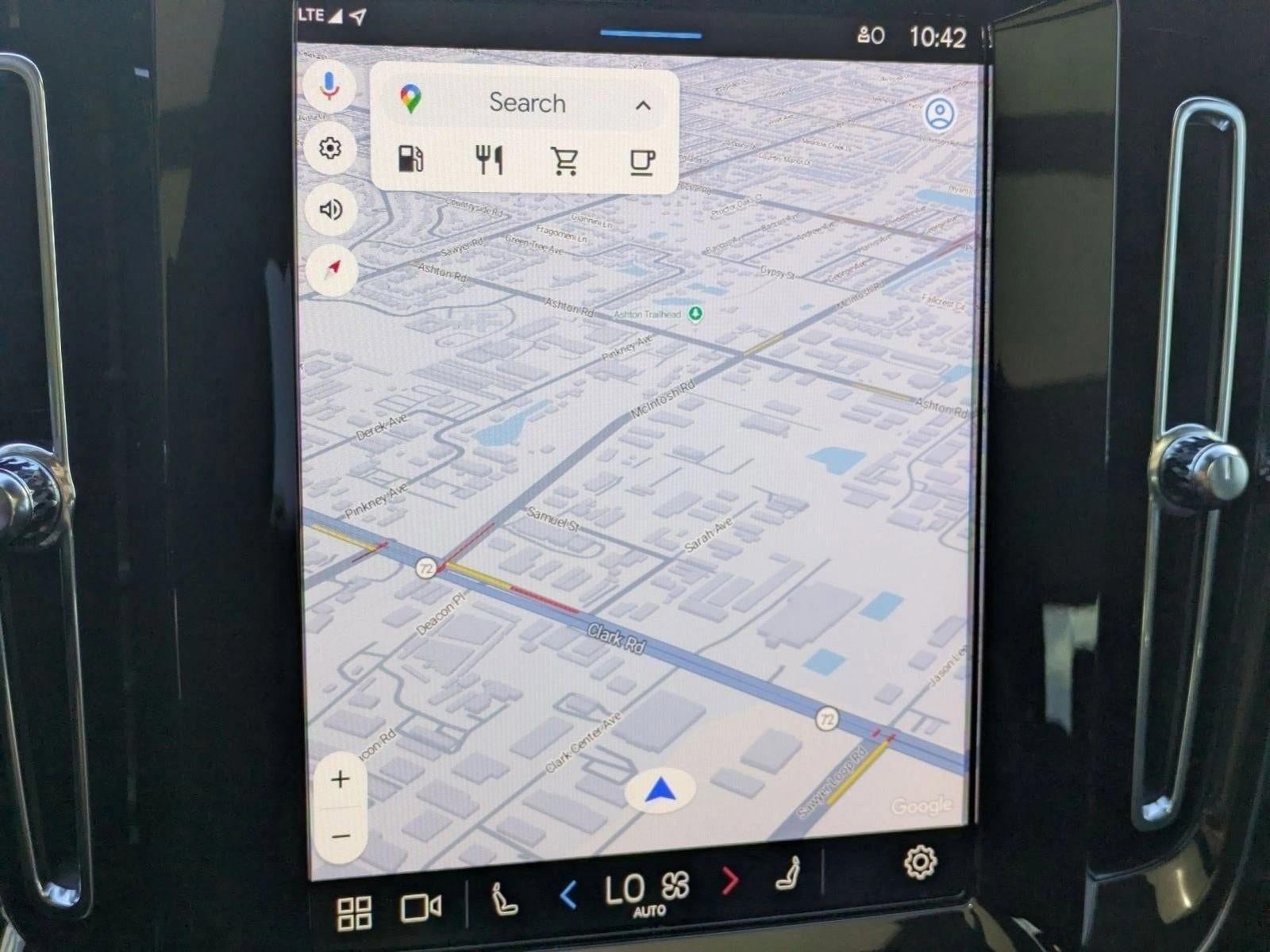 2025 Volvo XC40 B5 AWD Core Bright Theme