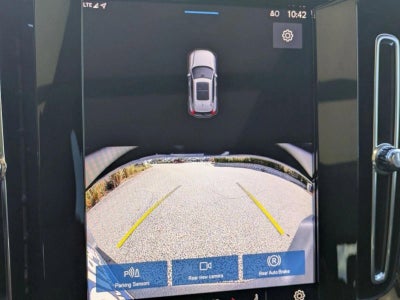 2025 Volvo XC40 B5 AWD Core Bright Theme