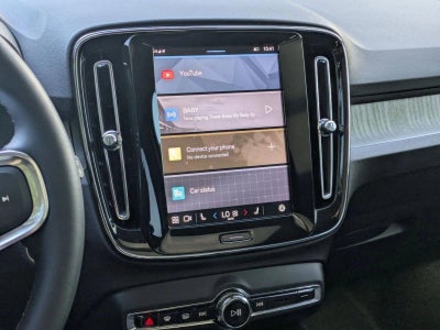 2025 Volvo XC40 B5 AWD Core Bright Theme