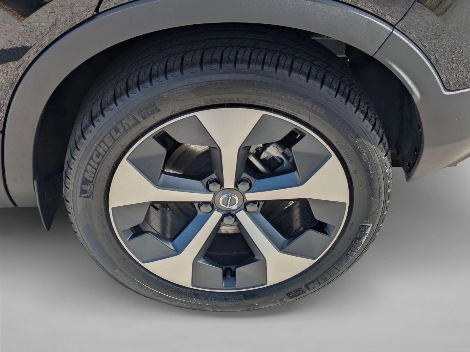 2025 Volvo XC40 B5 AWD Core Bright Theme