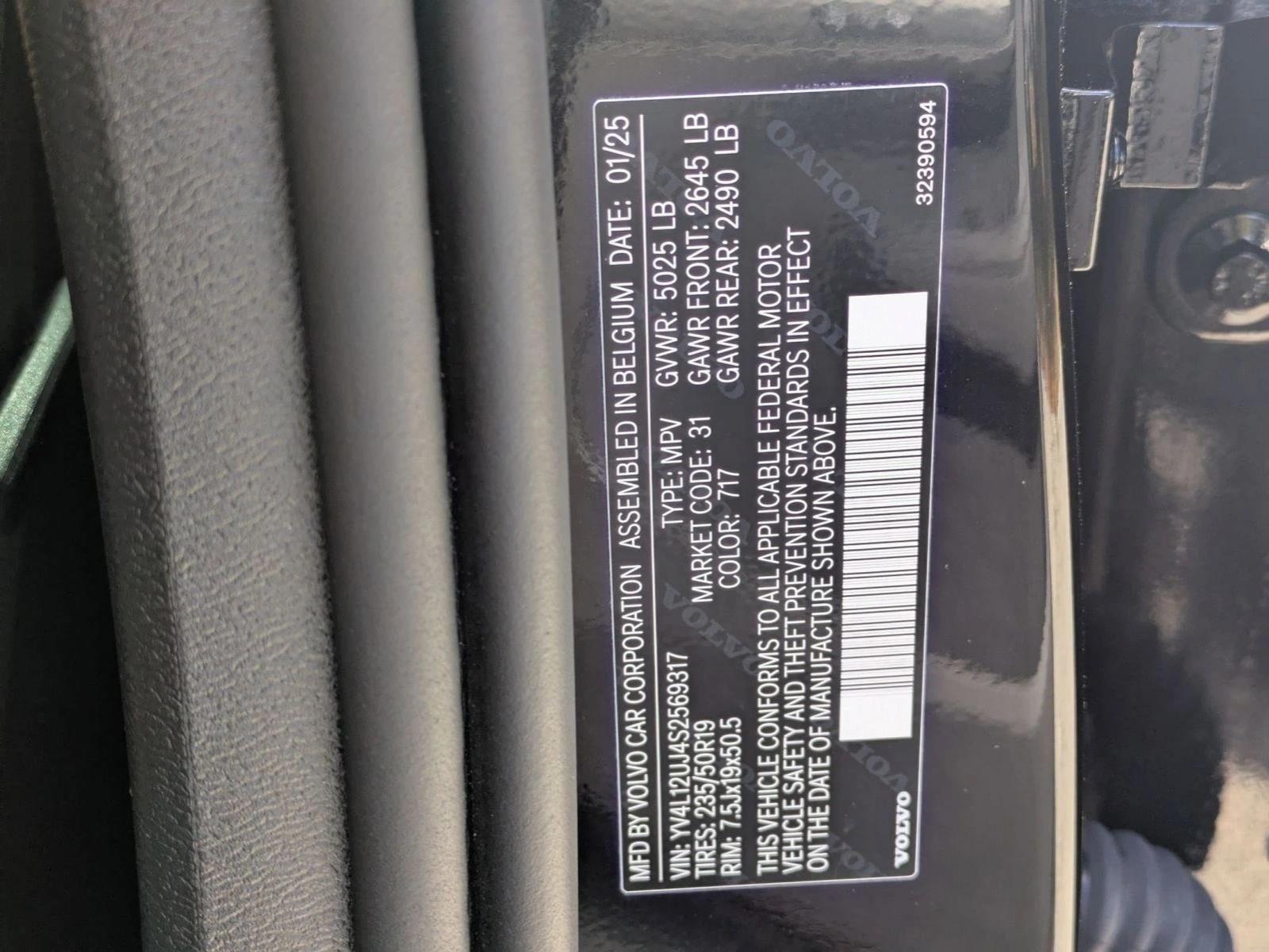 2025 Volvo XC40 B5 AWD Core Bright Theme