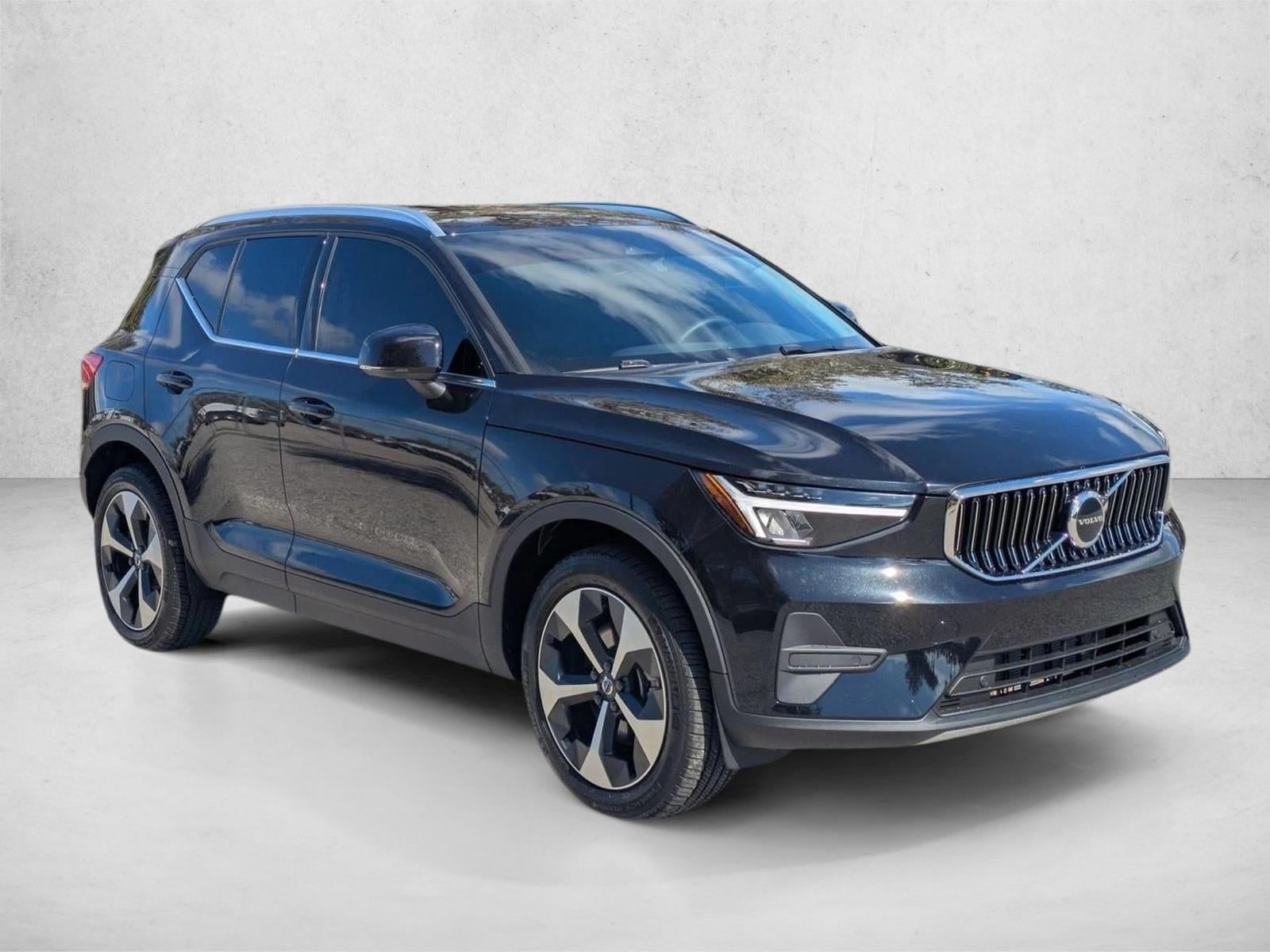 2025 Volvo XC40 B5 AWD Core Bright Theme