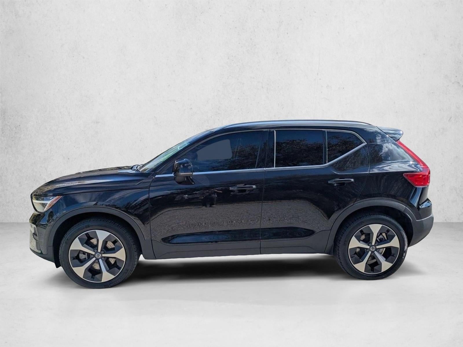 2025 Volvo XC40 B5 AWD Core Bright Theme