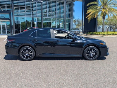 2023 Toyota Camry SE Auto (SE)