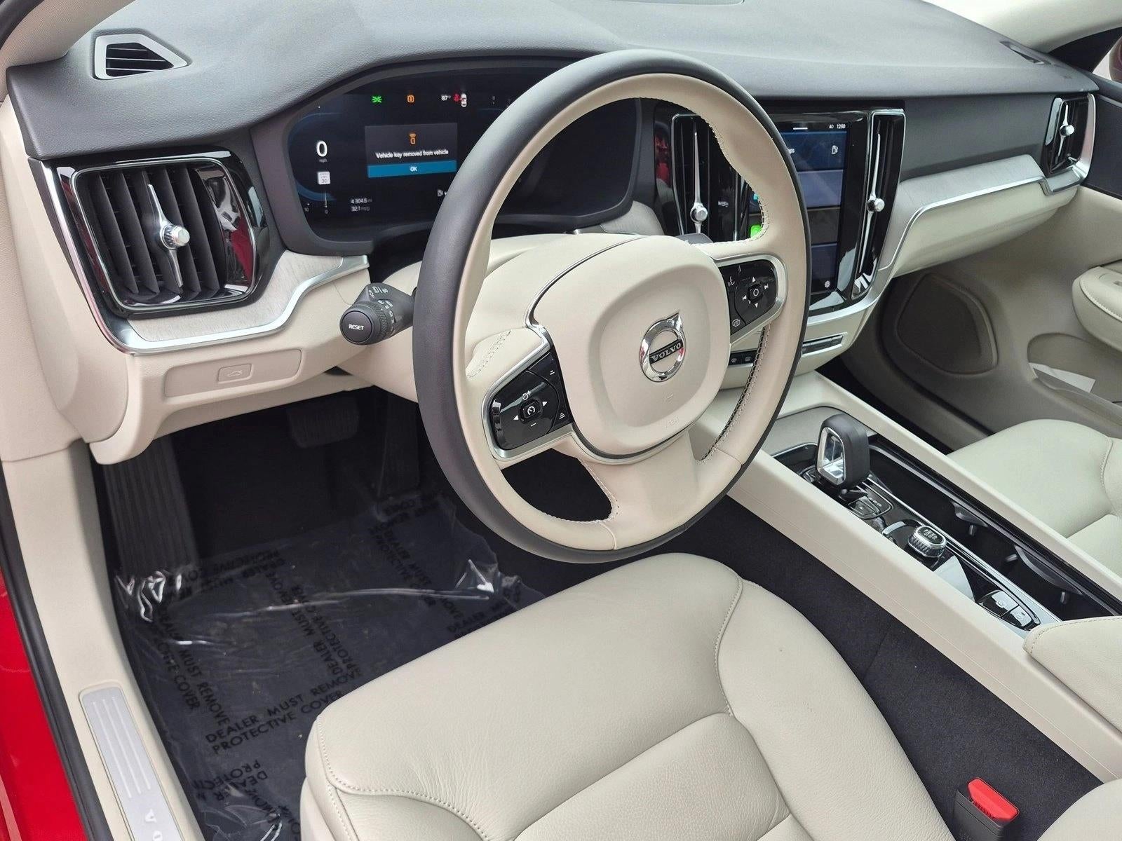 2024 Volvo S60 B5 FWD Plus Dark Theme