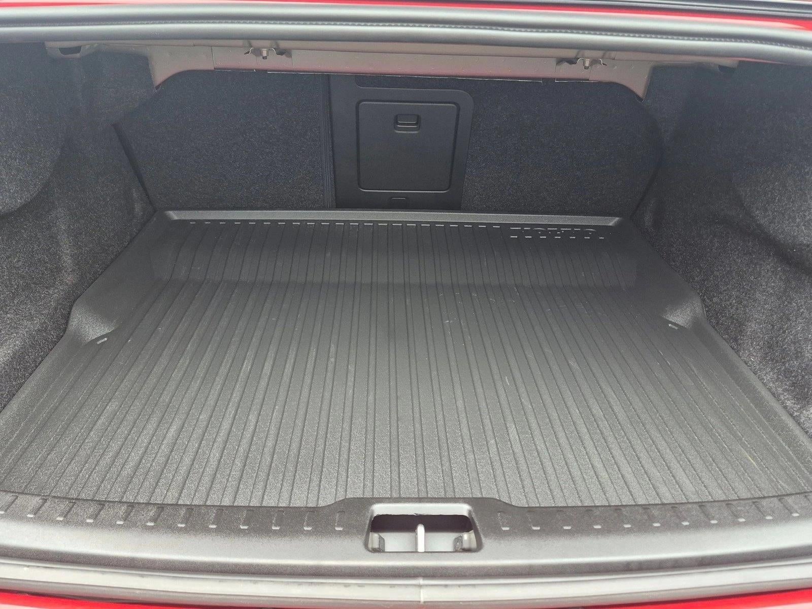 2024 Volvo S60 B5 FWD Plus Dark Theme