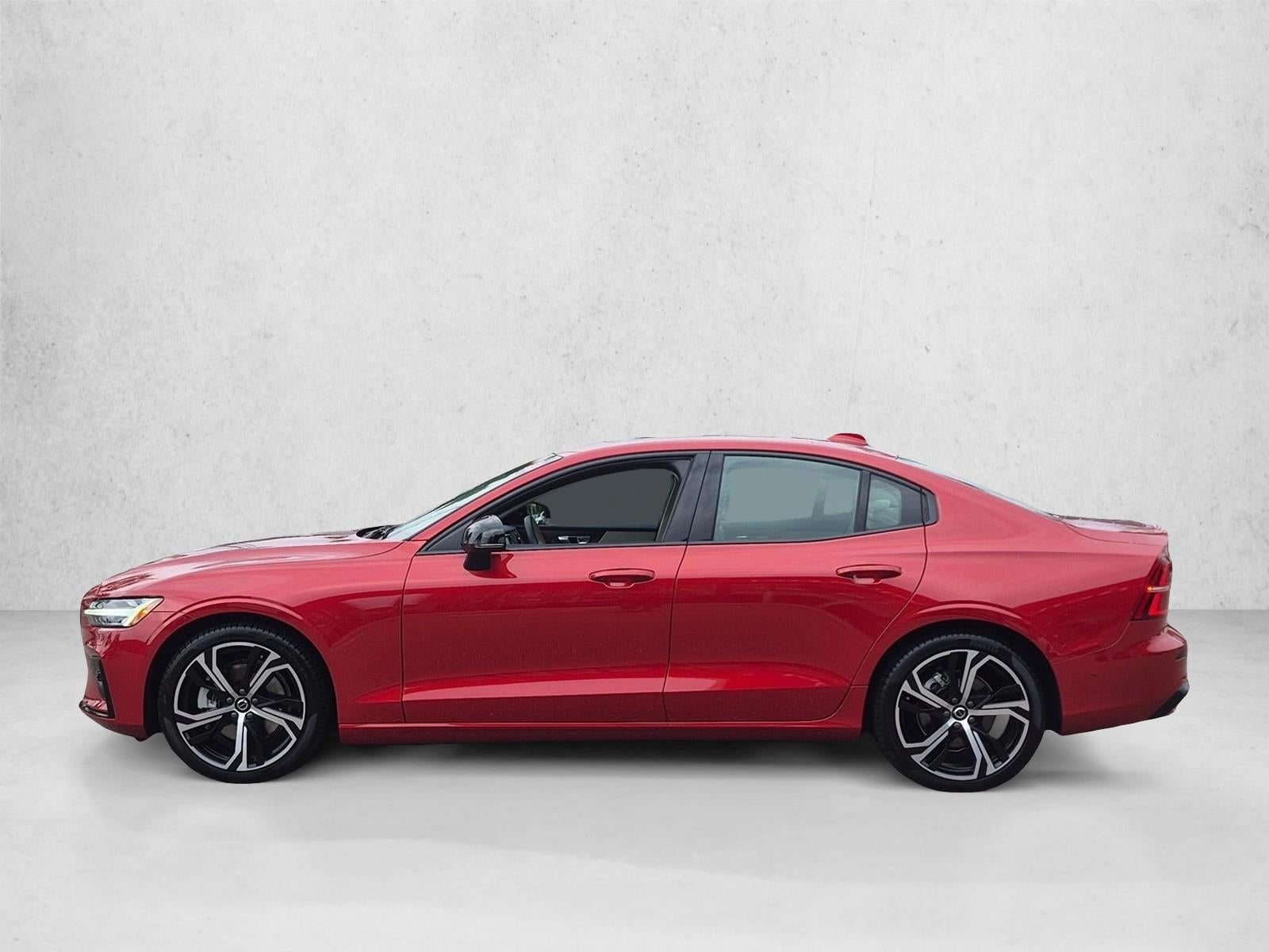2024 Volvo S60 B5 FWD Plus Dark Theme