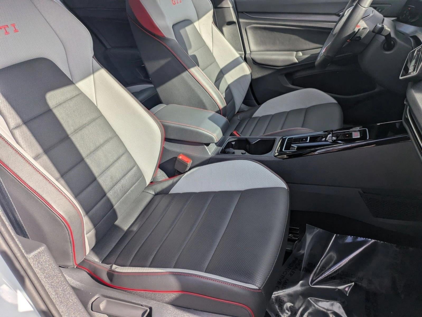 2025 Volkswagen Golf GTI 2.0T SE DSG