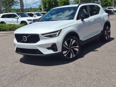 2023 Volvo XC40 B5 AWD Plus Dark Theme