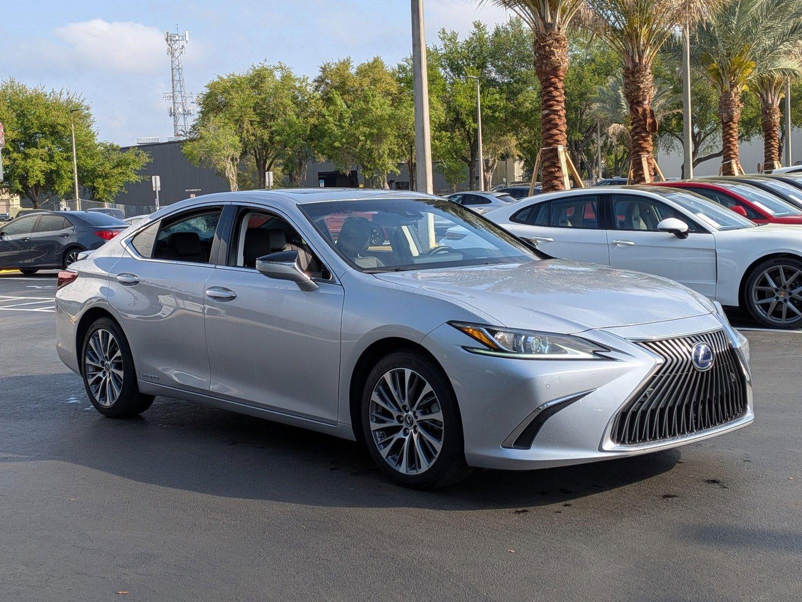 2021 Lexus ES 300h FWD