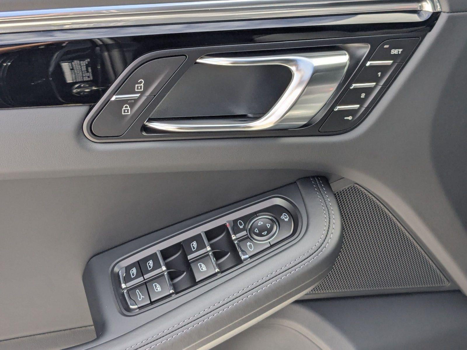 2025 Porsche Macan AWD