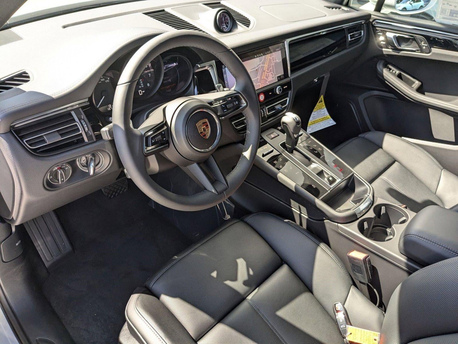 2025 Porsche Macan AWD