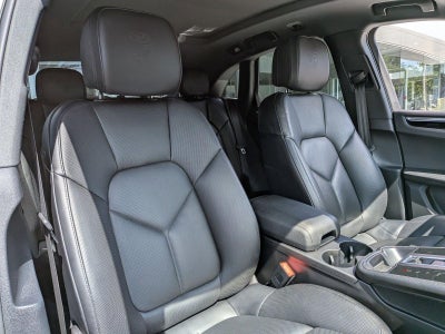 2025 Porsche Macan AWD