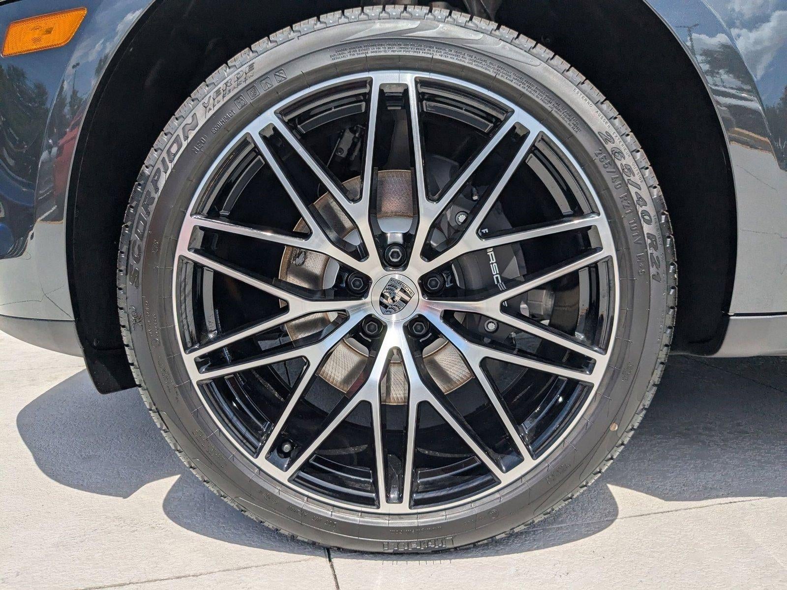 2025 Porsche Macan AWD