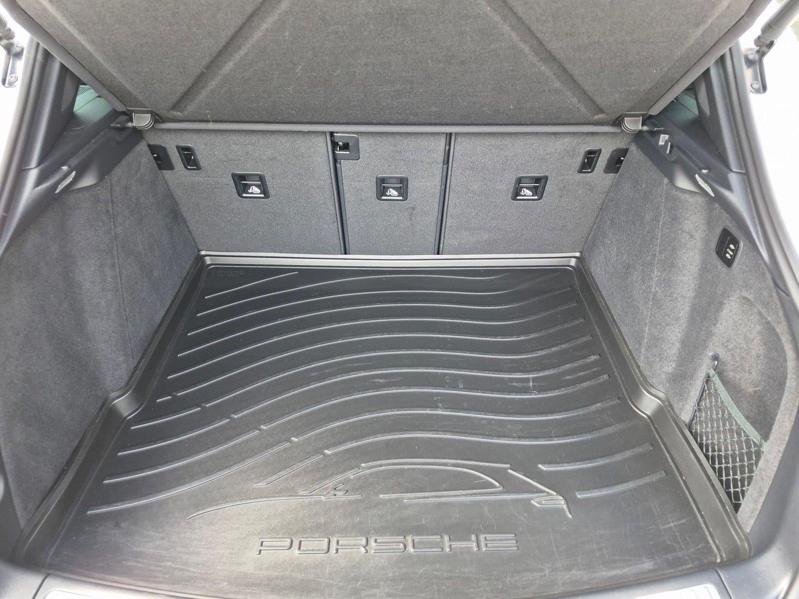 2023 Porsche Macan AWD