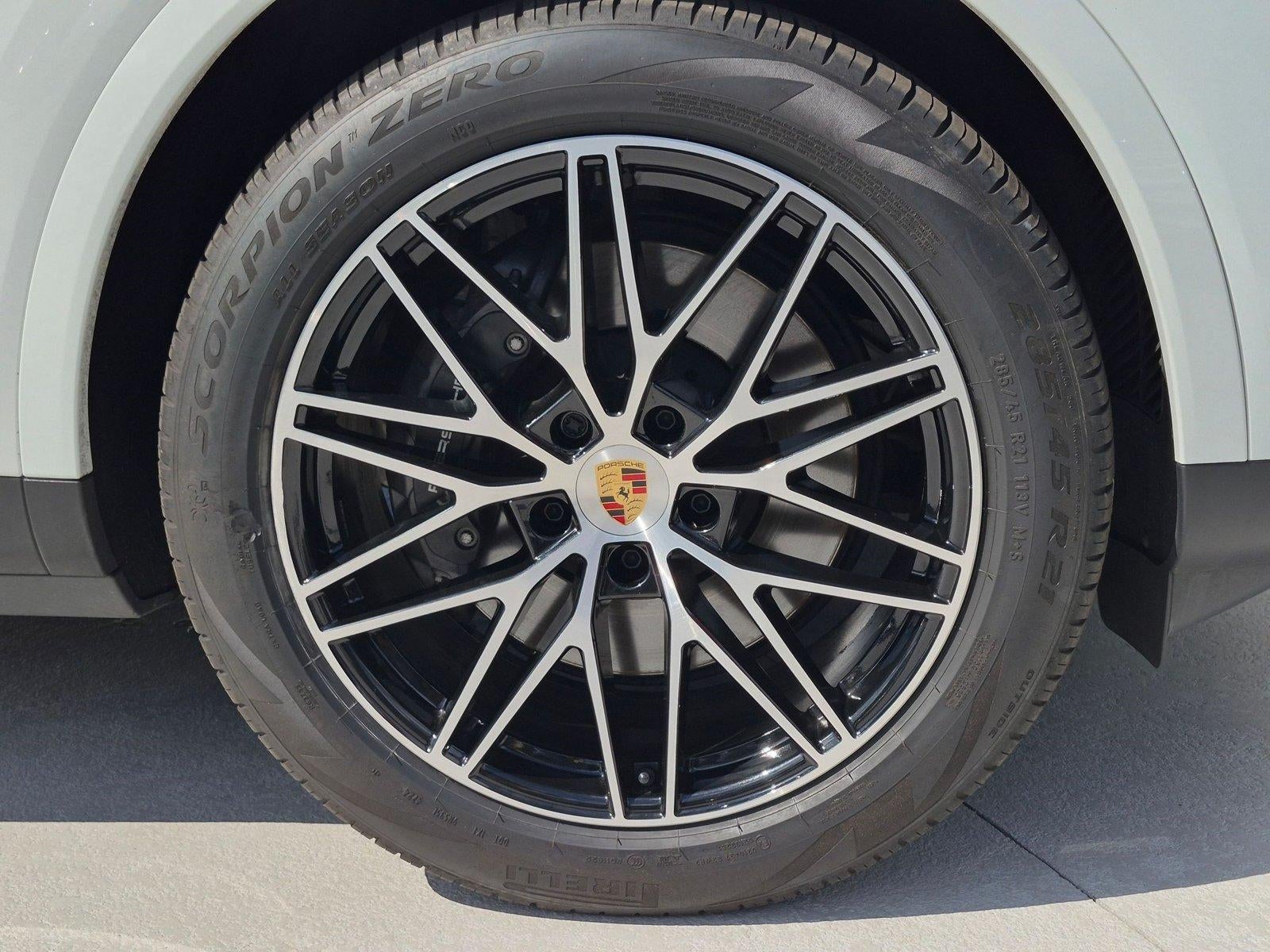 2025 Porsche Cayenne AWD