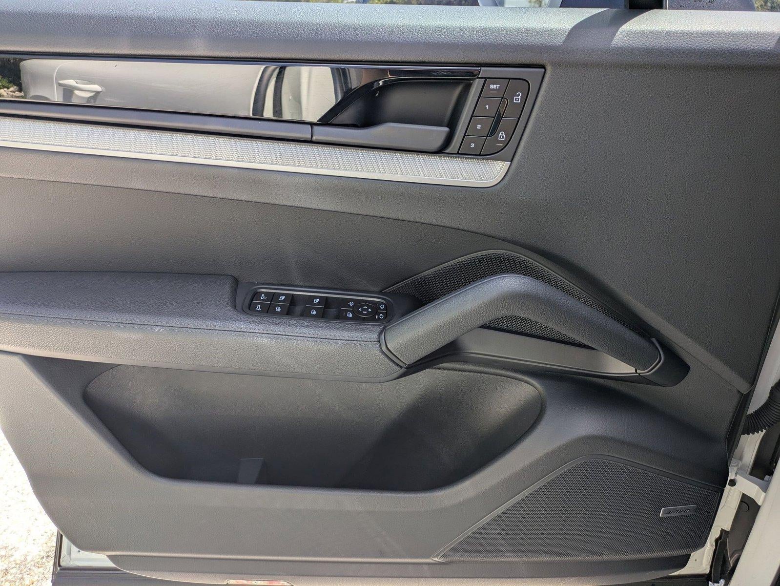 2024 Porsche Cayenne AWD